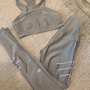 Alo Yoga Olive Green Active Set - Sports Bra & Leggings